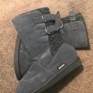 Winter boots size 7